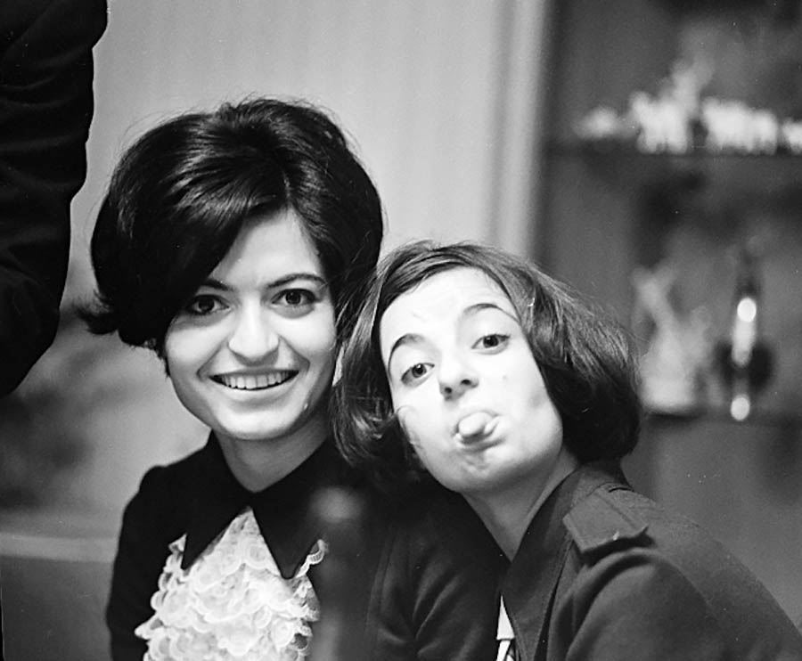 Mansar Asisi und ihre jüngere Schwester, Leipzig 1968