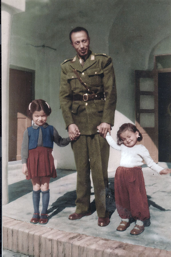 Mansar Asisi (rechts), Vater Nematollah Asisi und ihre Schwester.