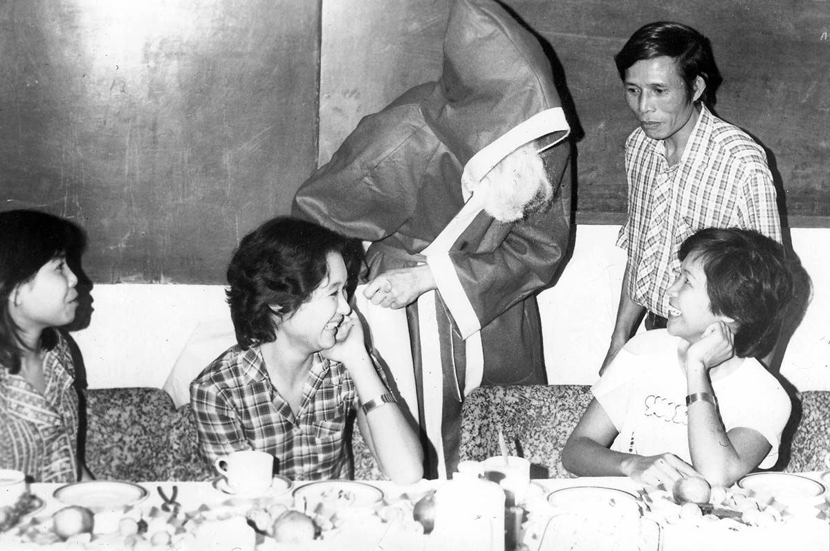 Nguyen Thi Thu Thuy (MItte), Plauen 25.12.1987