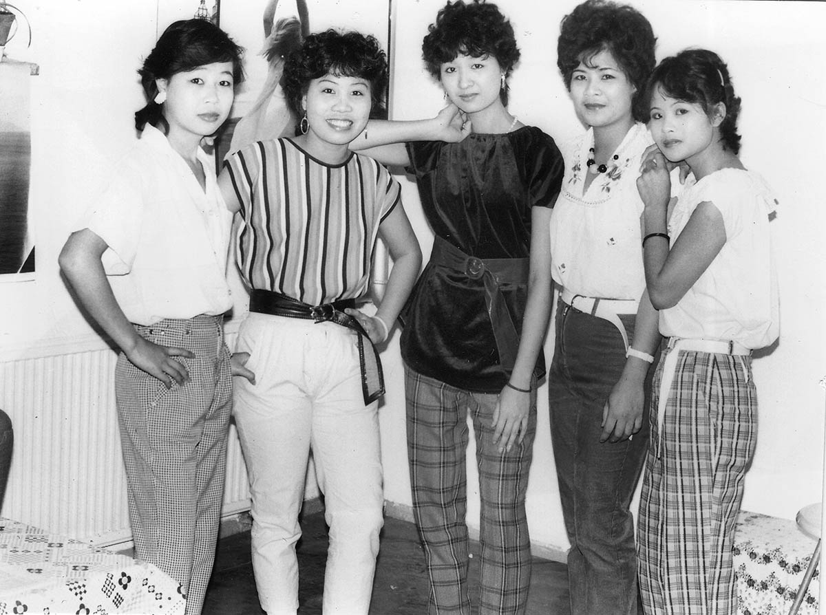 Nguyễn Thị Thu Thuỷ (center), Plauen approx. 1988 