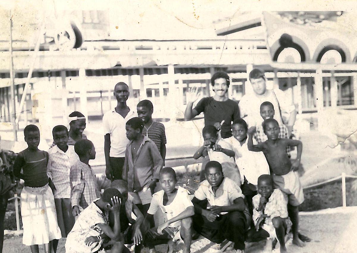 René Castellano Ponce (Zweiter von rechts, oben), Benguela (Angola) 1989