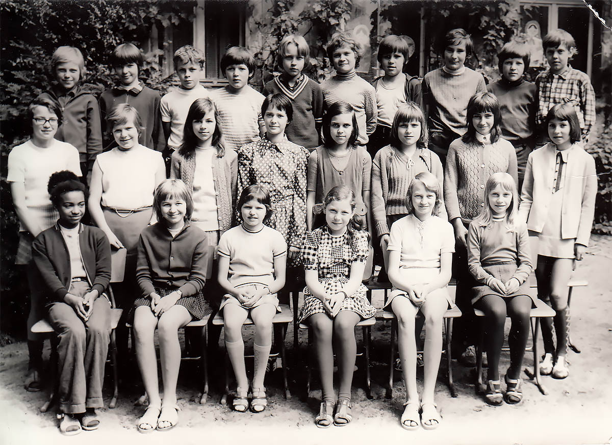 Annette Hannemann (vorne links), Kreba-Neudorf 1974
