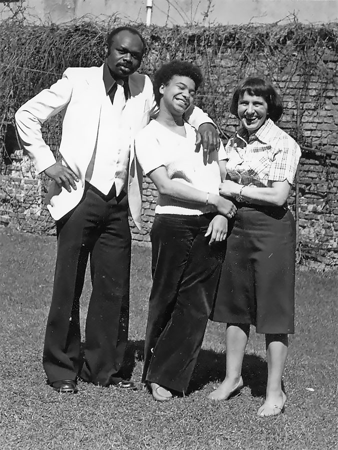 Annette Hannemann, ihre Eltern Edouard Yalla Ombiono und Johanna Wiesner, Berlin 1976