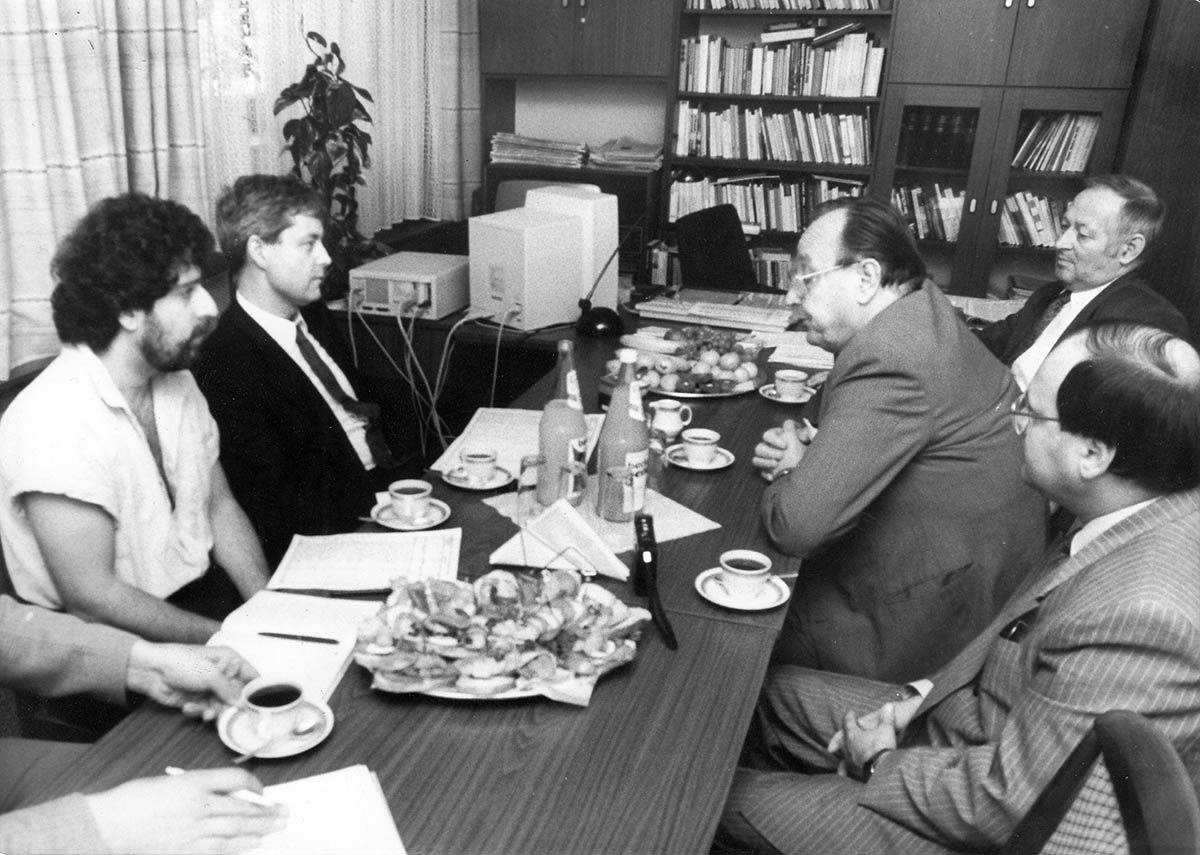 Kostas Kipuros,  Wolfgang Tiedke( links), Dietrich Genscher, Leipzig 1990