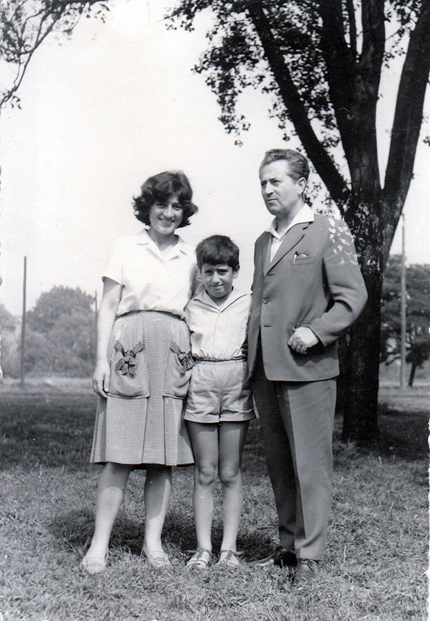 Kostas Kipuros mit seinen Eltern, Leipzig 1964