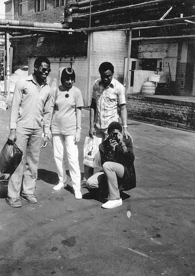 Mosambikanischen Kollegen von Ibraimo Alberto und ihre Deutschlehrerin, Berlin 1981