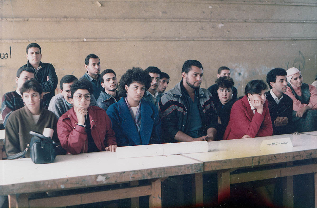 Mona Ragy Enayat (zweite von links), Kairo 1987