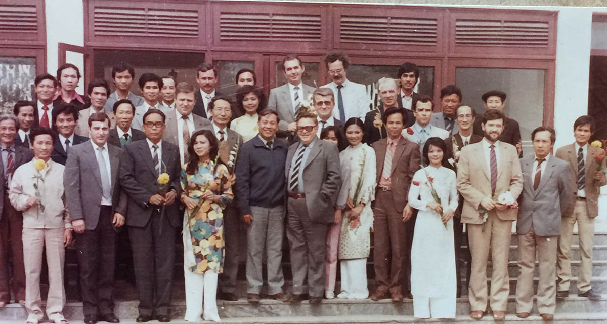 Internationales Treffen im Institut der Wissenschaften, Hanoi ~ 1988